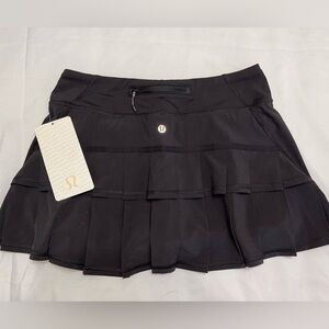 NWT Lululemon Run Pace Setter skirt *R in black. Size 6.